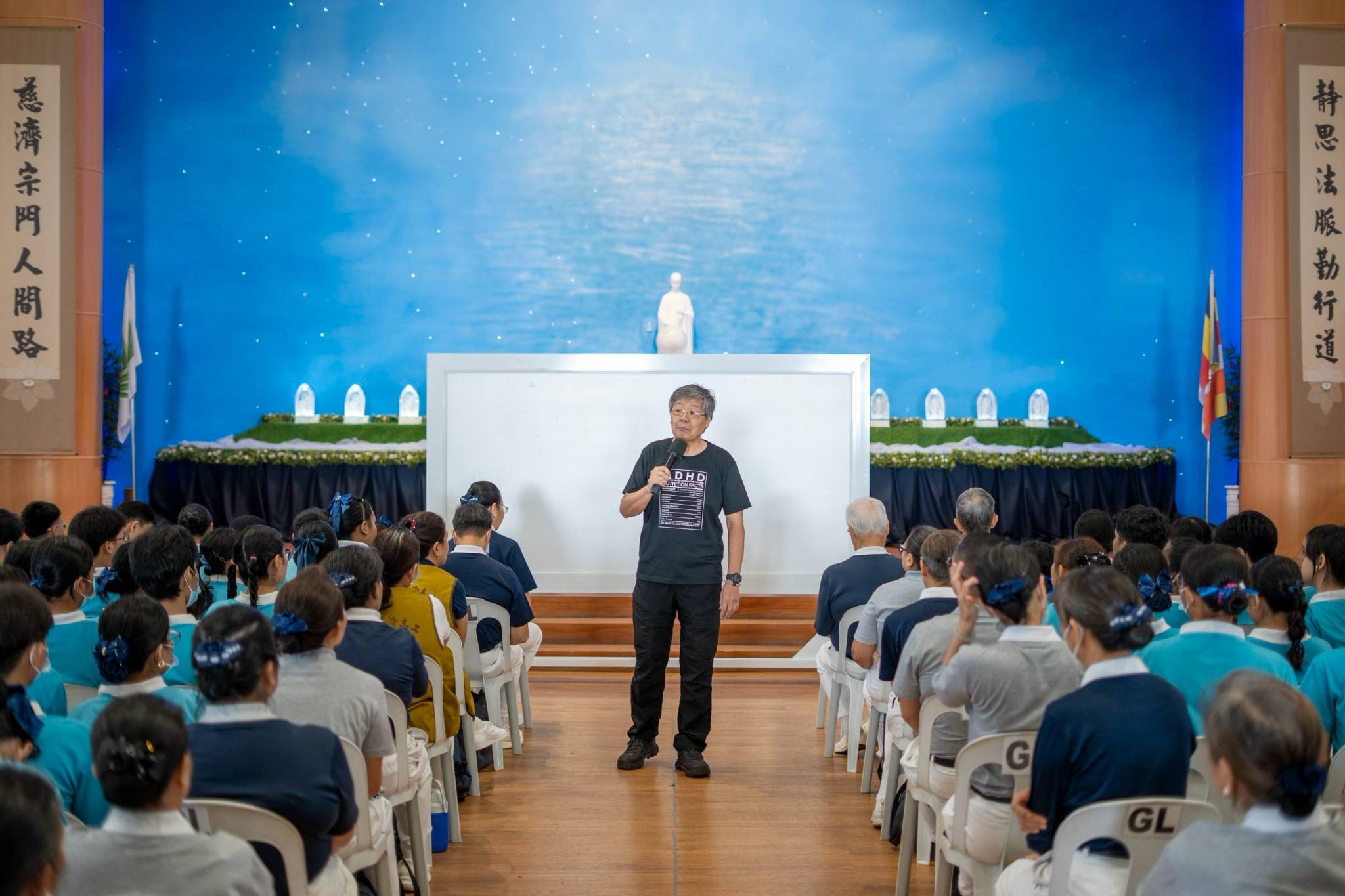 In advocacy of mental health awareness, Tzu Chi volunteer Pong Tee led a discussion on mental health and healthy emotional expression—a timely topic as September marks Mental Health Awareness Month.