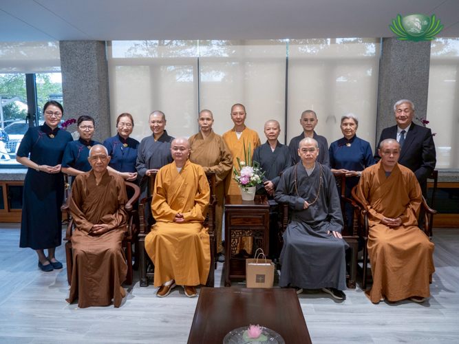 After the ceremony, Tzu Chi volunteers headed by Tzu Chi Philippines CEO Henry Yuñez and Tzu Chi Philippines first CEO Linda Chua (standing, first and second from right) host a little gathering for Buddhist monks.