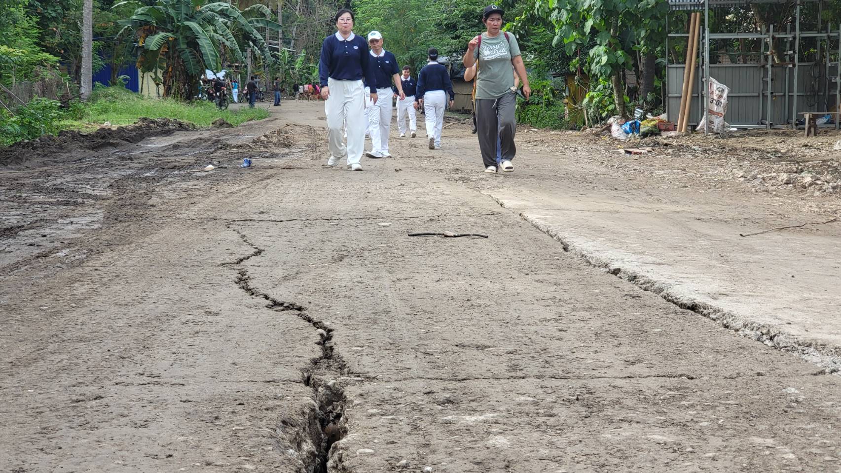 Numerous cracks on the road served as reminders of the recent quake. 