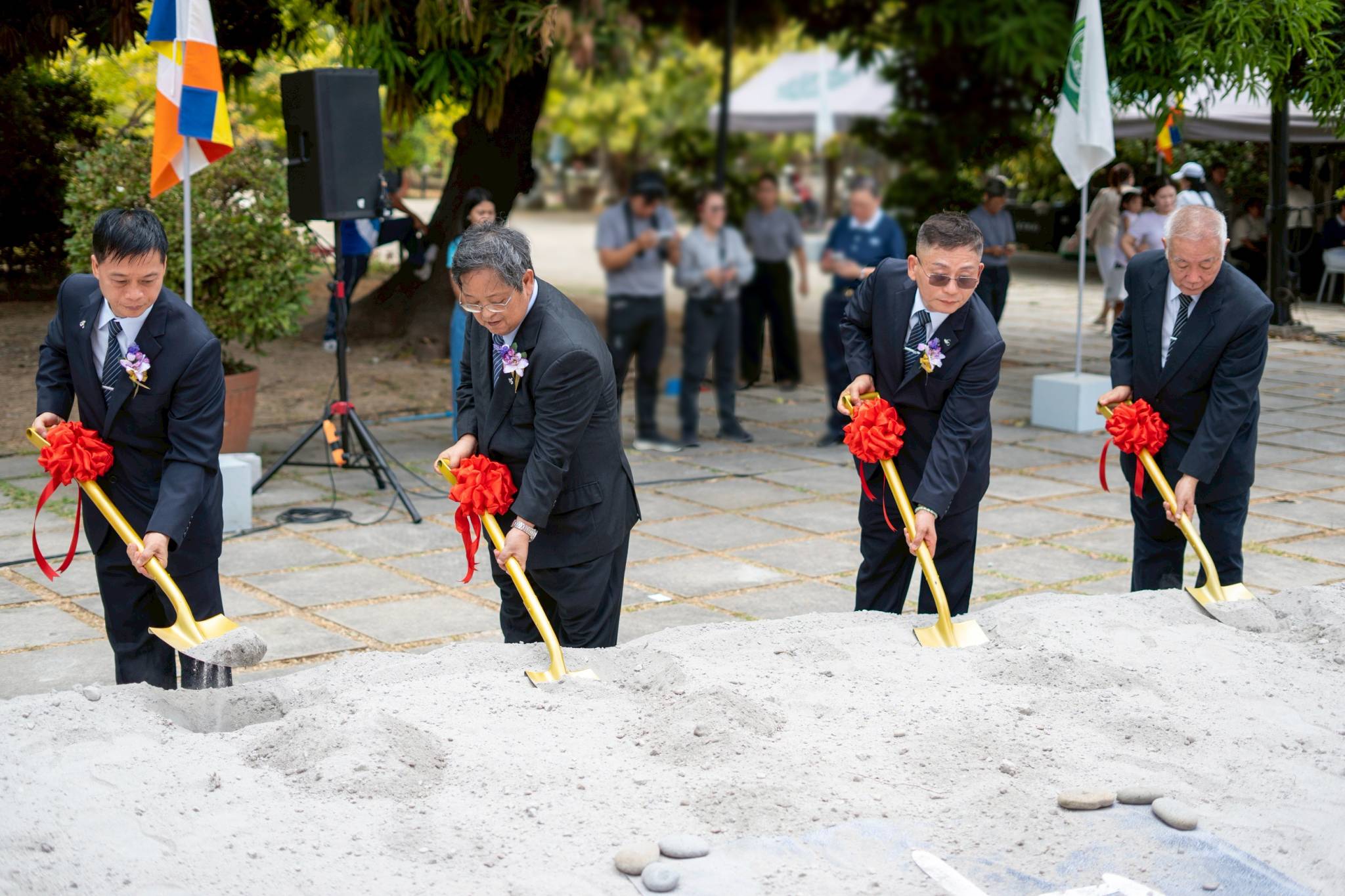Everybody was invited to participate in symbolic shoveling at the groundbreaking site.