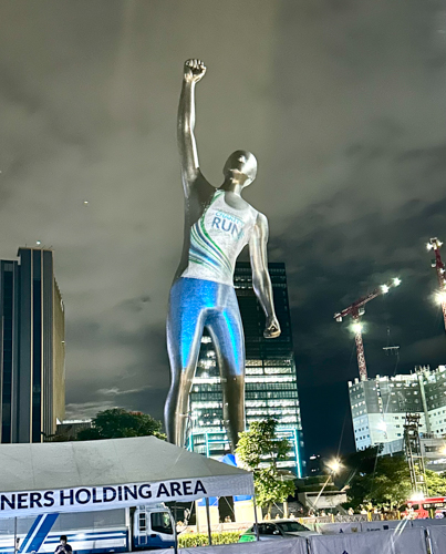 The Victor statue was illuminated with the Tzu Chi Charity Run singlet design, creating a striking and inspiring backdrop for the event.