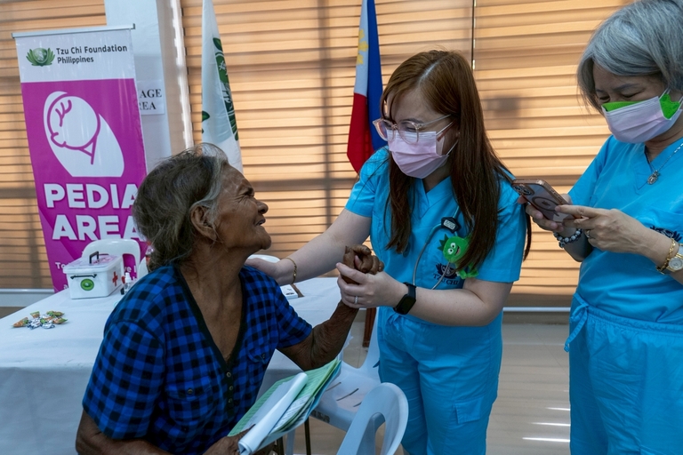 A deeply emotional moment came as Carmila Bato-Bato expressed gratitude to Dr. Joan Bague-Grutas, with both visibly emotional and teary-eyed.