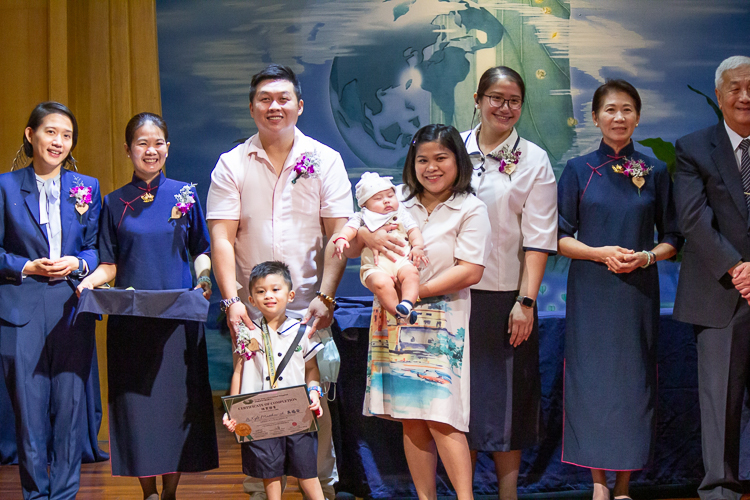 Flanked by Tzu Chi commissioners and special guests, parents pose proudly with their kids in the second moving up ceremony of Tzu Chi Great Love Preschool Philippines.