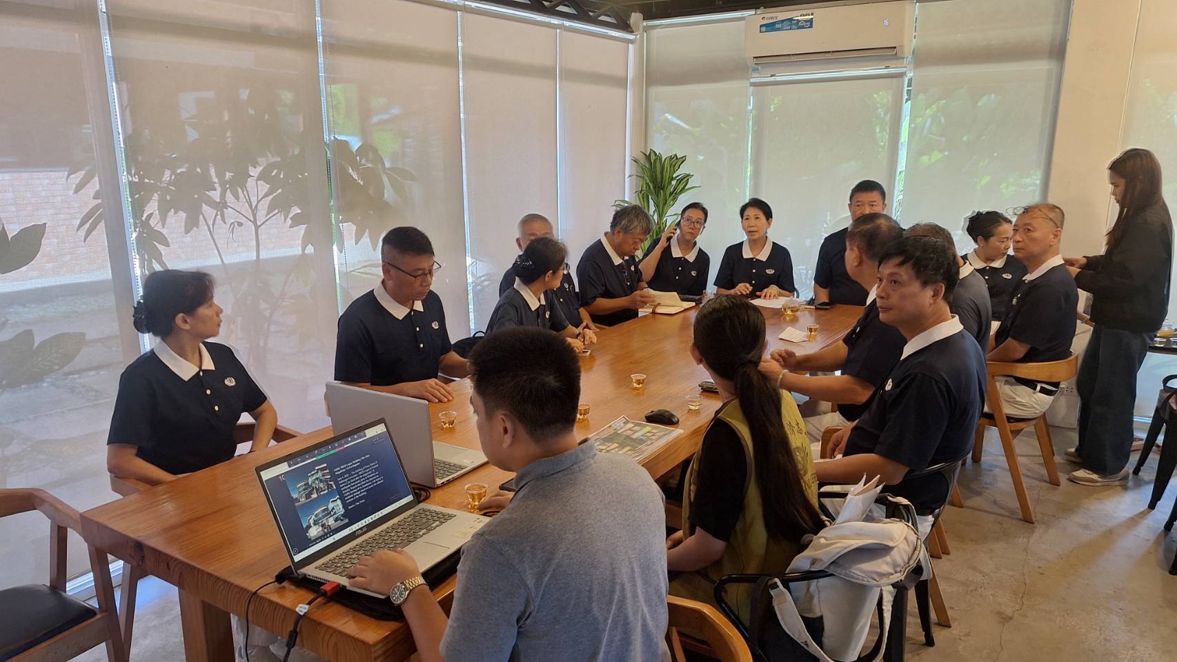 Back in Davao, teams Glan and Jose Abad Santos report on their respective ocular visits and discuss the appropriate forms of assistance to provide displaced communities.   