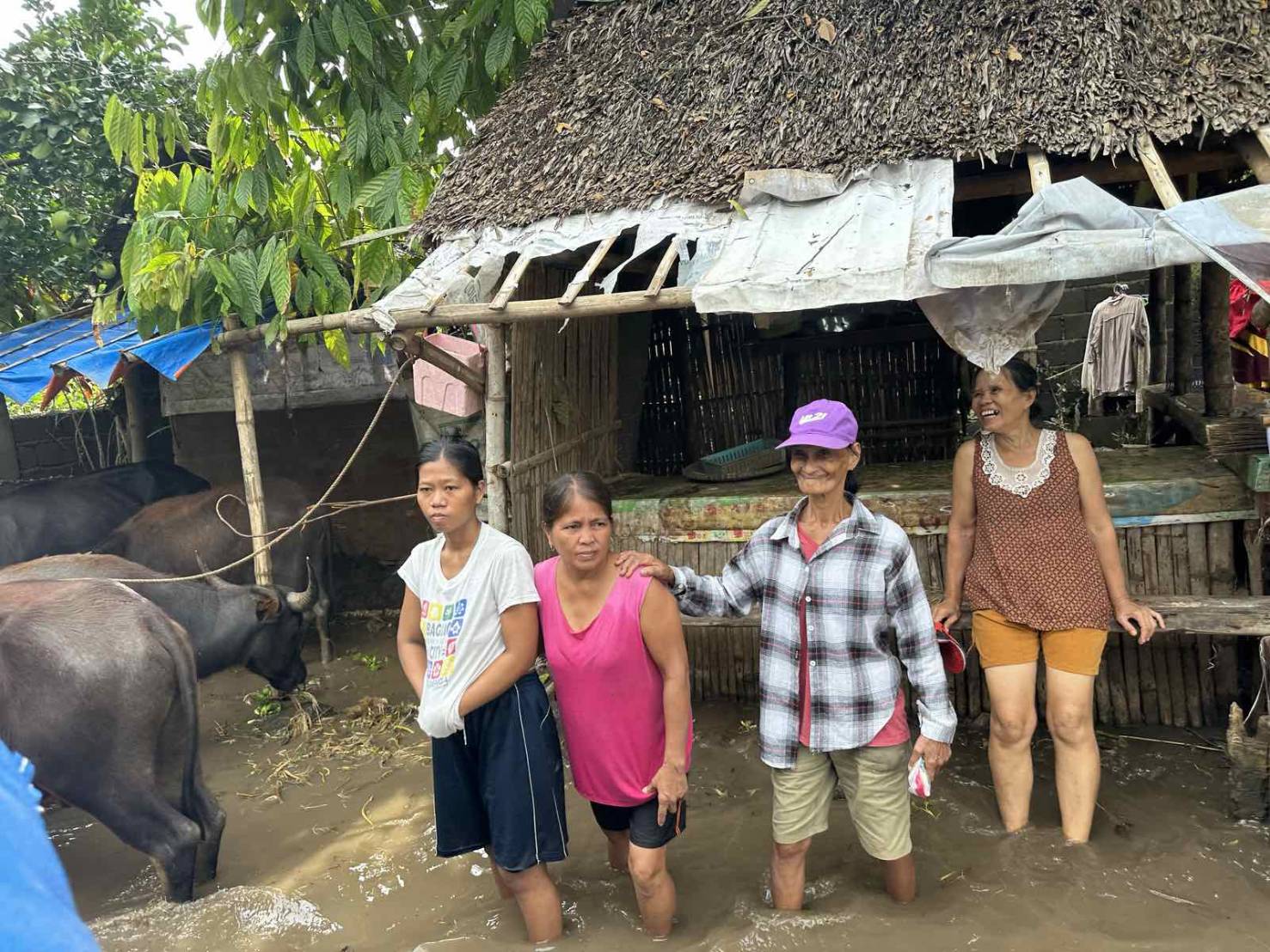 Some affected individuals returned to their homes after the rain, despite the flood.