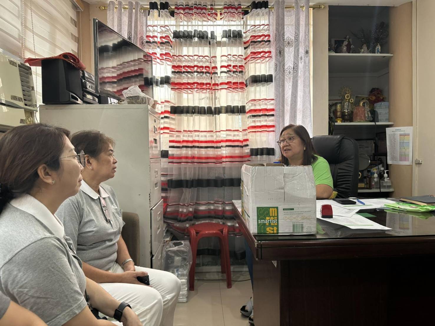 Tzu Chi volunteers visited the Naga City Social Welfare and Development Office to get details on the evacuation and needs of families affected.