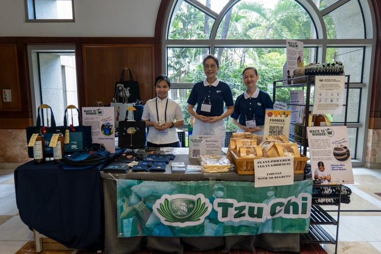 (From left) Tzu Chi volunteers Cathy Nepomuceno, Melani Mapili, and Helen Lo manned Tzu Chi Philippines’ exhibit area in Day 3 of Asian Development Bank’s “SheSustains Marketplace,” a selling exhibition organized by ADB in its headquarters as part of its International Women’s Day and Gender Month celebration from March 4 to 7.