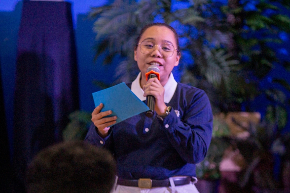 “Tzu Chi doesn’t ask us for anything. Scholars don’t sign a contract that requires them to work for the foundation as a way of giving back,” says Tzu Chi volunteer and “Alumni Talks” host Cherrie Rose Ang. “But we are always reminded to share our blessings with others.”