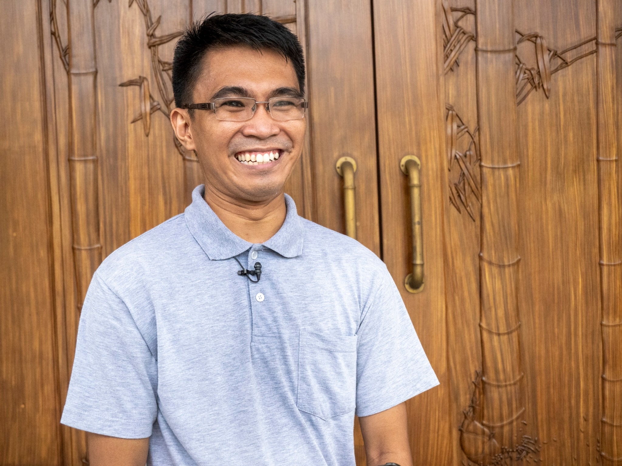  Volunteering even when he was a still a Tzu Chi scholar, Alberto Briongos Jr. is happy to reciprocate the kindness and generosity of his benefactor. 【Photo by Matt Serrano】