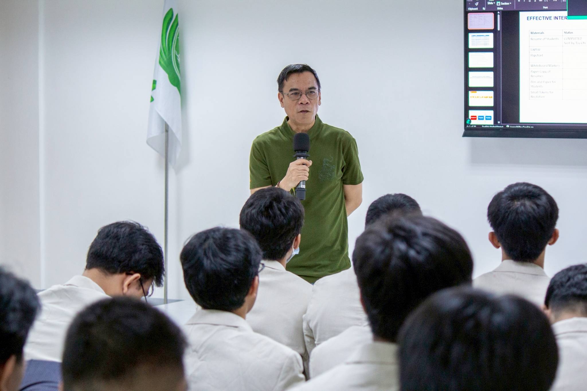 Guest speaker Darwin Soriano once again took the stage to guide and brief the scholars ahead of their mock interviews.