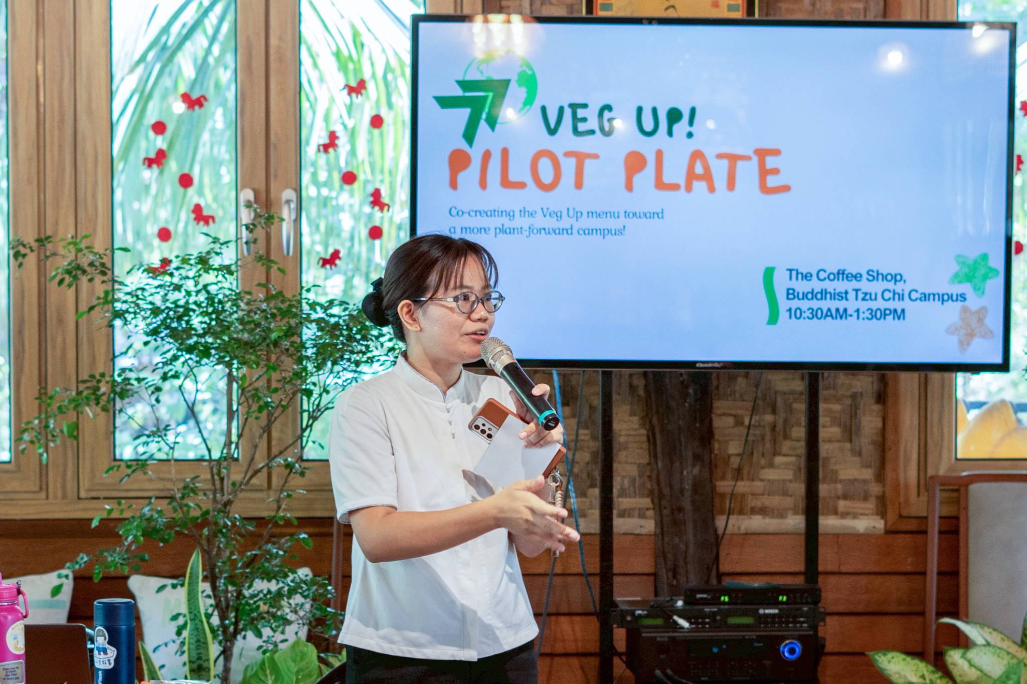 Tzu Chi Program Officer Lineth Brondial welcomed representatives and concessionaires from Quezon City University and De La Salle University. 