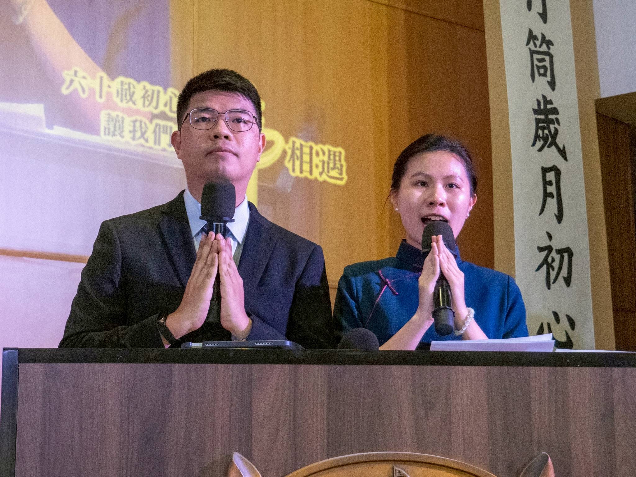 Tzu Chi volunteer Jessica Mae Qiu (right), who shared hosting duties with Tzu Chi volunteer Kinlon Fan, chose to dedicate her time to the celebration despite originally planning to visit her grandfather in China.  She reflected her deep sense of commitment and responsibility in her service to the community.
