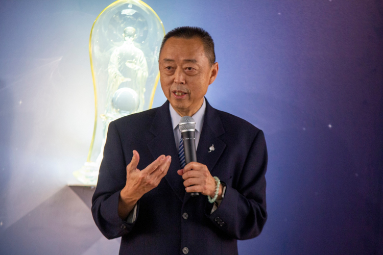 Executive Director of Tzu Chi Global Volunteer Affairs Stephen Huang shares an inspiring message to Tzu Chi volunteers and guests. 【Photo by Matt Serrano】