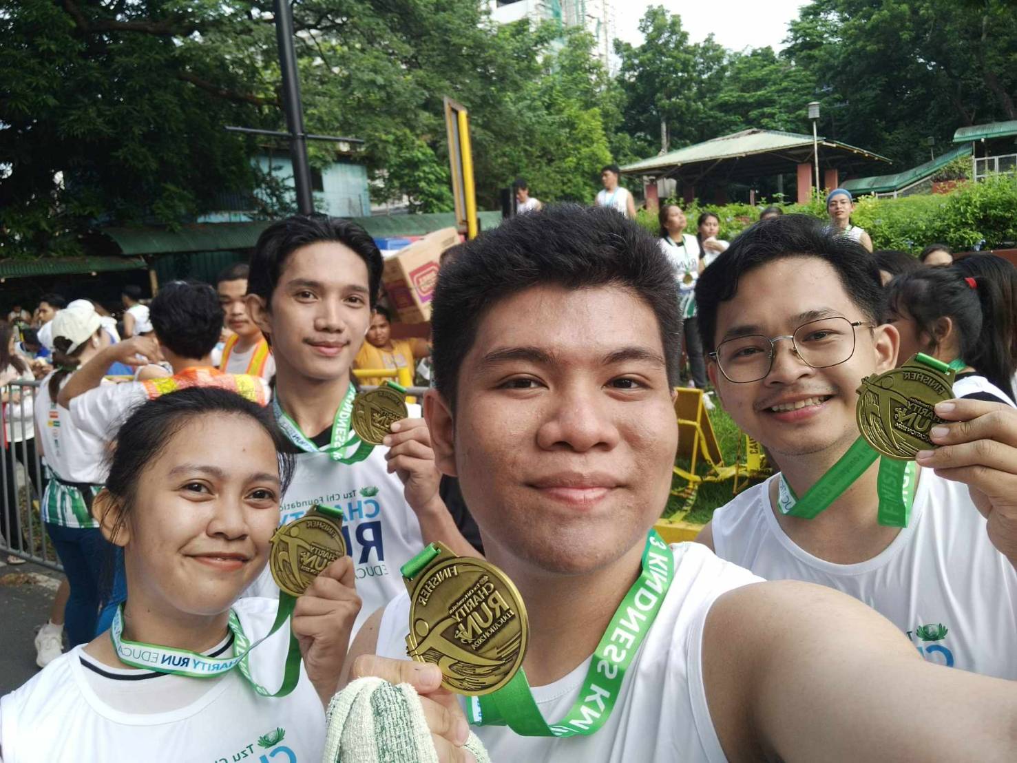 Leandro Peter Joshua Taton (second from right) shows his finisher’s medal together with his co-scholar friends.