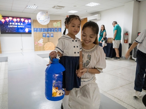 Michelle Fang and daughter Olivia Lai pose with their creative lantern.