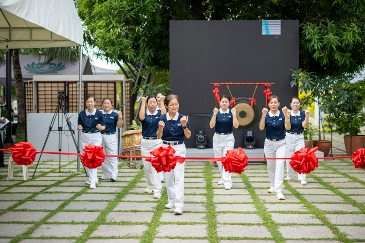 Tzu Chi volunteers help kick off the launch of Fiesta Verde 2024 with light exercises.