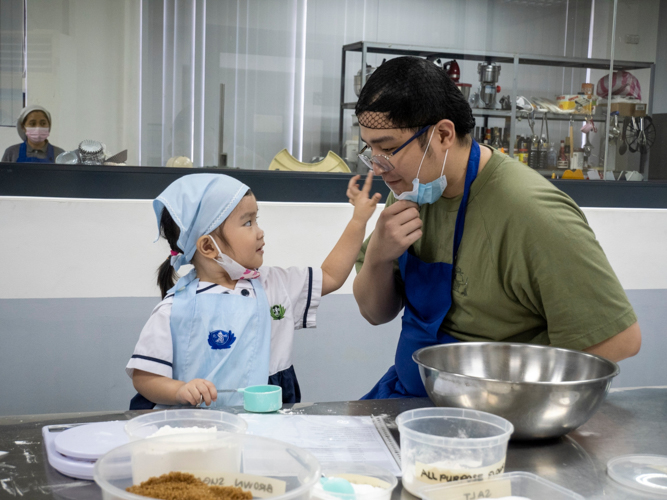 Baking cookies is not just an activity but a way to bring Miguel Lazaro (right) and his daughter Lia Katherine closer.  “This is a great way for me to spend time with my daughter,” he says.