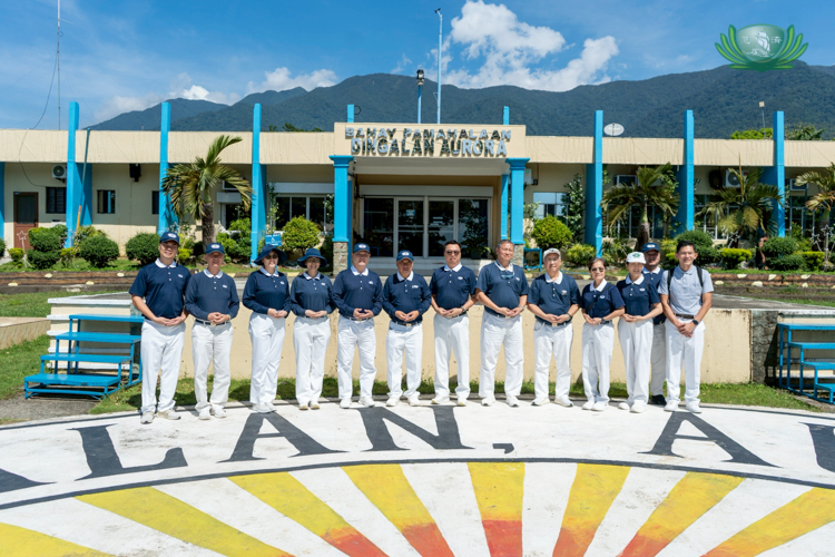 Tzu Chi volunteers from Manila arrive in Dingalan, Aurora, on November 13 to conduct ocular surveys in coastal barangays where Typhoon Uwan devastated homes and livelihoods. 