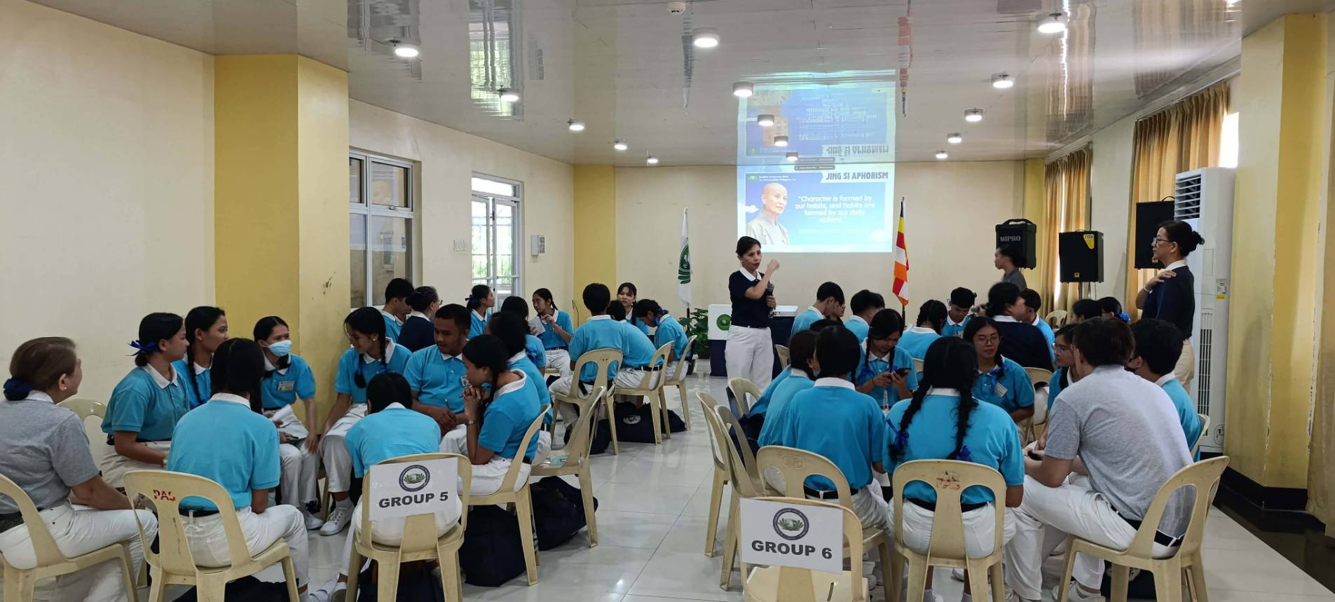 Tzu Chi Davao Deputy OIC Mei Yuen Ang (center) addresses scholars during their Humanities class. 