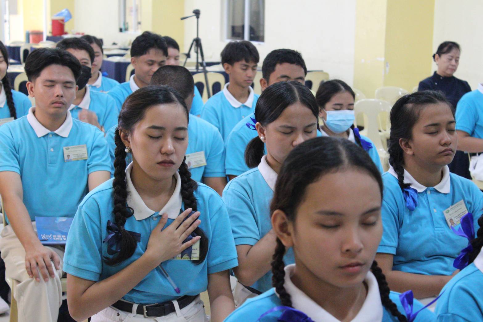 In Tzu Chi Davao, 42 scholars try a calming meditation led by guest speaker Dr. Tony Fernando.