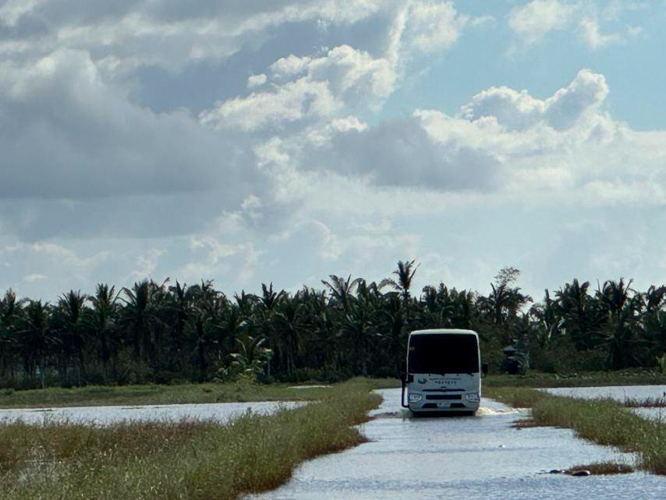 Even as communities and roads remain flooded, Tzu Chi volunteers persevered to reach affected areas in Cagayan.