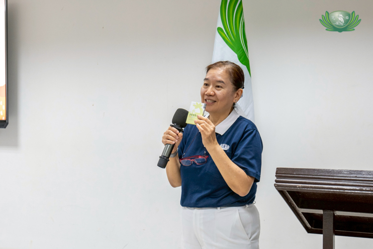 Among the tokens participants received, said Tzu Chi volunteer Ligaya Ng, is booklet containing the teachers of Dharma Master Cheng Yen.