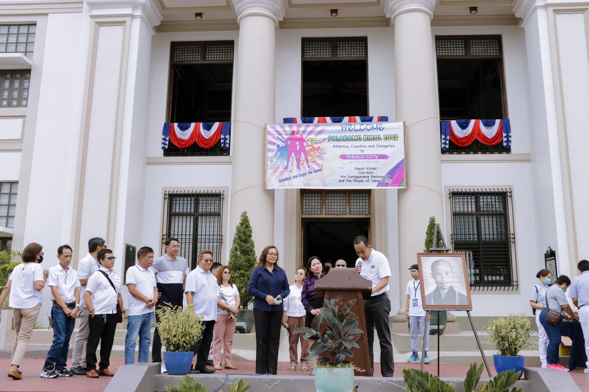 Tabaco City LGU invites the Tzu Chi Foundation Philippines and welcomes its volunteers after their flag-raising ceremony on Monday, April 24. 【Photo from Tabaco City LGU media team】