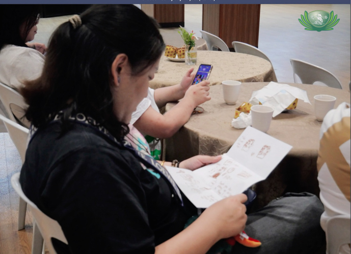 Letters written by youth campers to their parents after a filial piety talk were distributed and read before the surprise get-together.