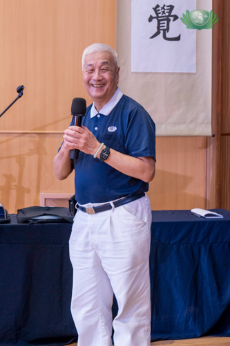 Tzu Chi Philippines CEO Henry Yuñez announces cash incentives for graduates with Latin honors. The 28 scholars who graduate cum laude will each receive P3,000, while the 32 who finish magna cum laude will each receive P5,000.