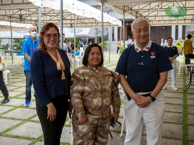 (From left) Jordin Rose Ocon of the Correctional Institute for Women’s (CIW) strategic communication office and Marjorie Anne P. Sanidad, CIW superintendent join Tzu Chi Foundation Philippines CEO Henry Yuñez during the opening rites of 2025 Fiesta Verde.