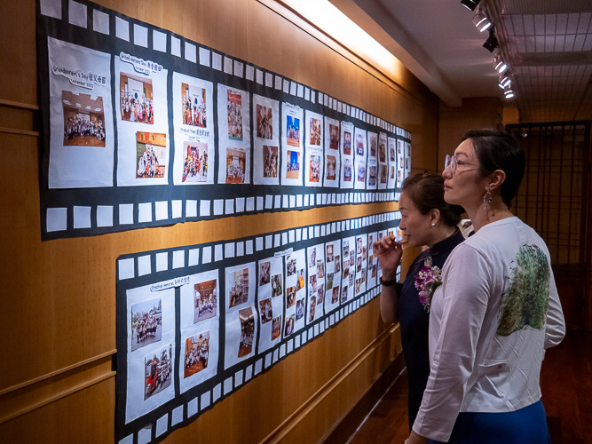 Guests were drawn to the gallery featuring photos of the preschoolers’ milestones and memories. 