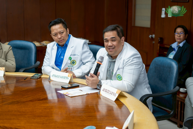 Dr. Allan Troy Baquir (center) admires Tzu Chi’s dedication and commitment to serve the underprivileged “without expecting anything in return. I think that’s the best thing your organization has given to our country,” says the chief medical professional staff.