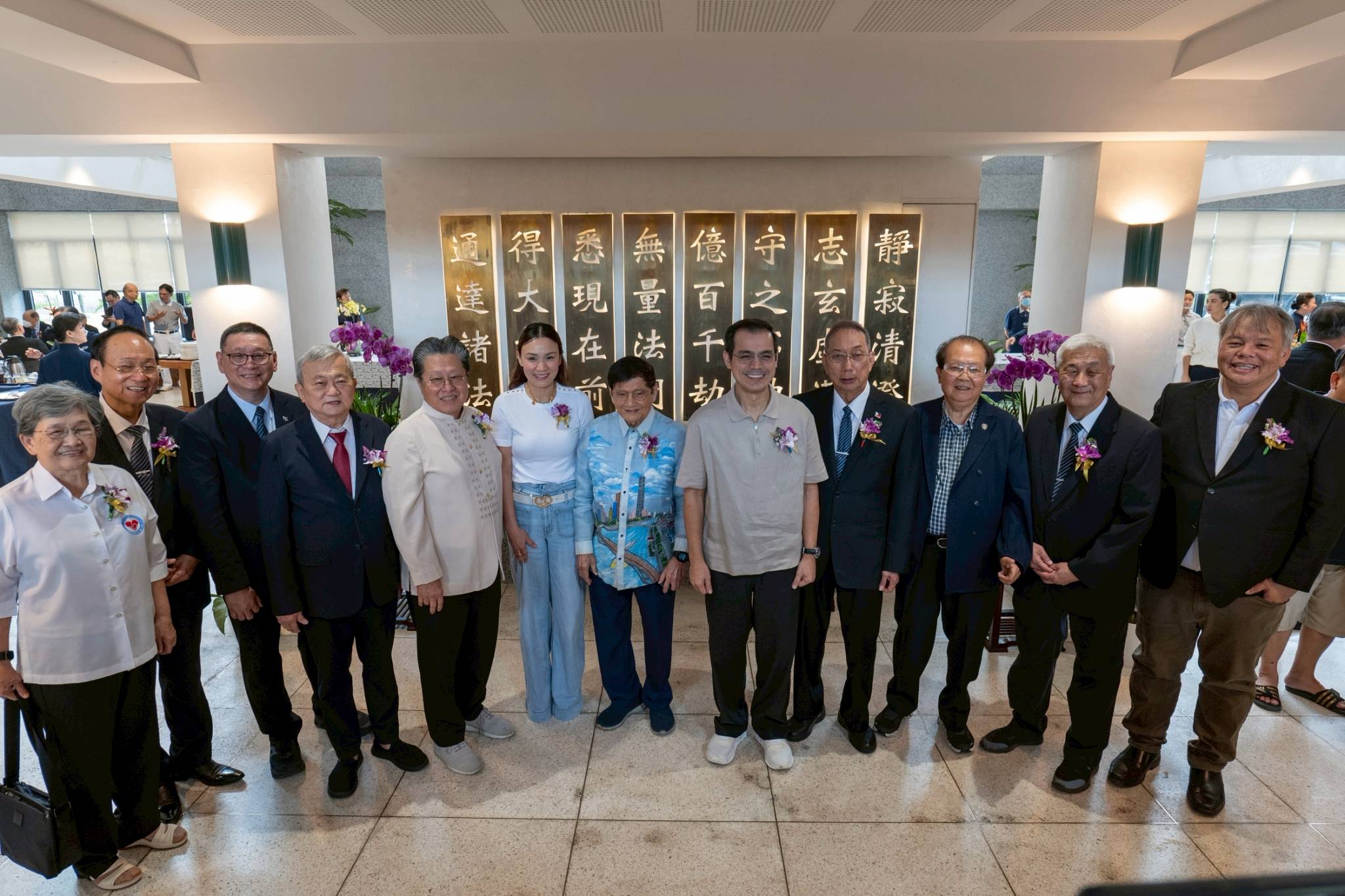 Special guests gather for photos before the groundbreaking rites. Attending the event were (first from left) civic leader Teresita Ang See, (fifth, sixth, seventh, eighth, and ninth from left) Federation of Filipino-Chinese Chambers of Commerce and Industry Immediate Past President Dr. Cecilio Pedro, Manila City Vice Mayor Chi Atienza, architect and urban planner Felino “Jun” Palafox, Manila City Mayor Isko Moreno, and Ambassador Francis Chua.