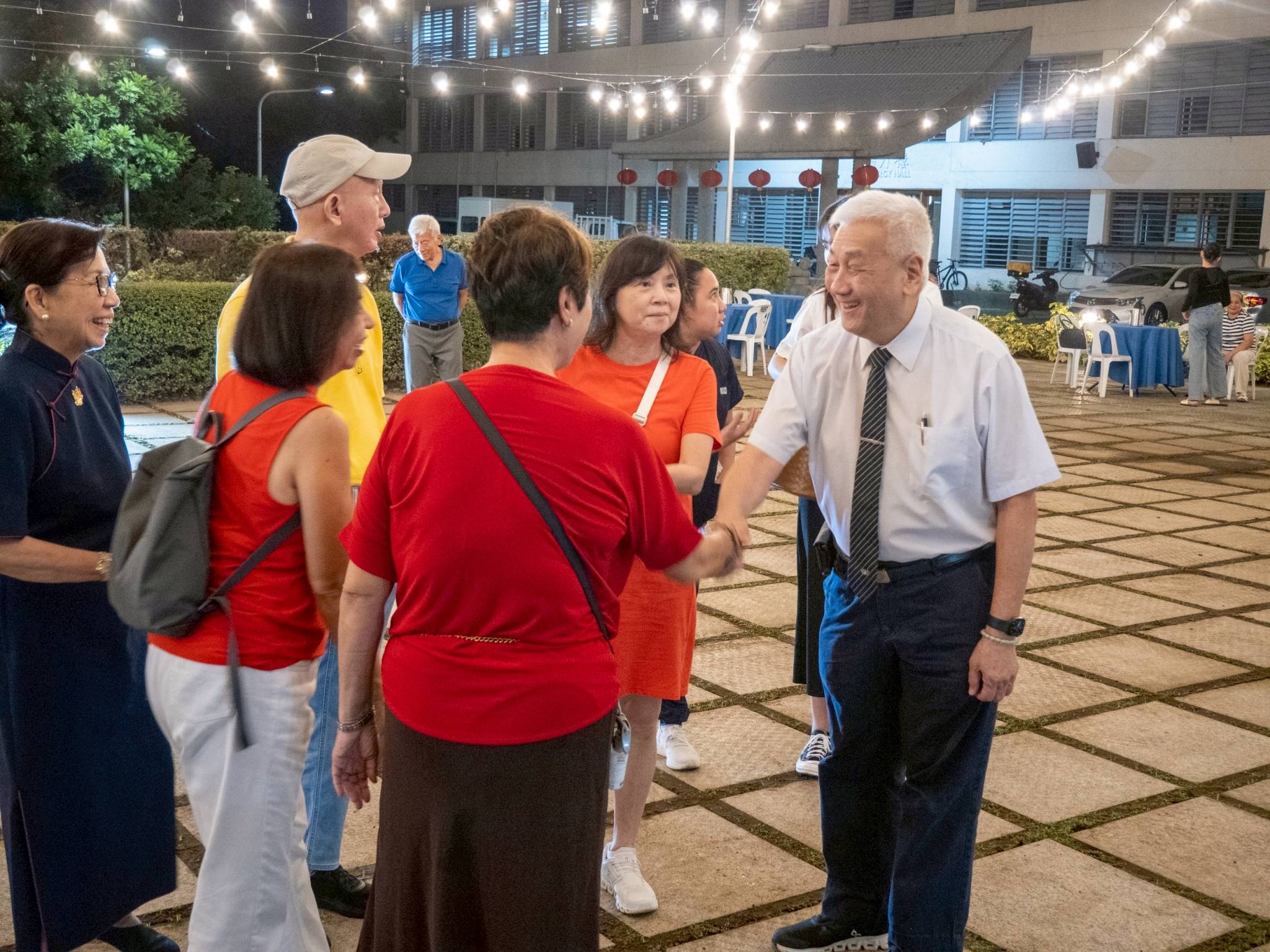 Tzu Chi Philippines CEO Henry Yuñez warmly welcomes guests to the gathering.