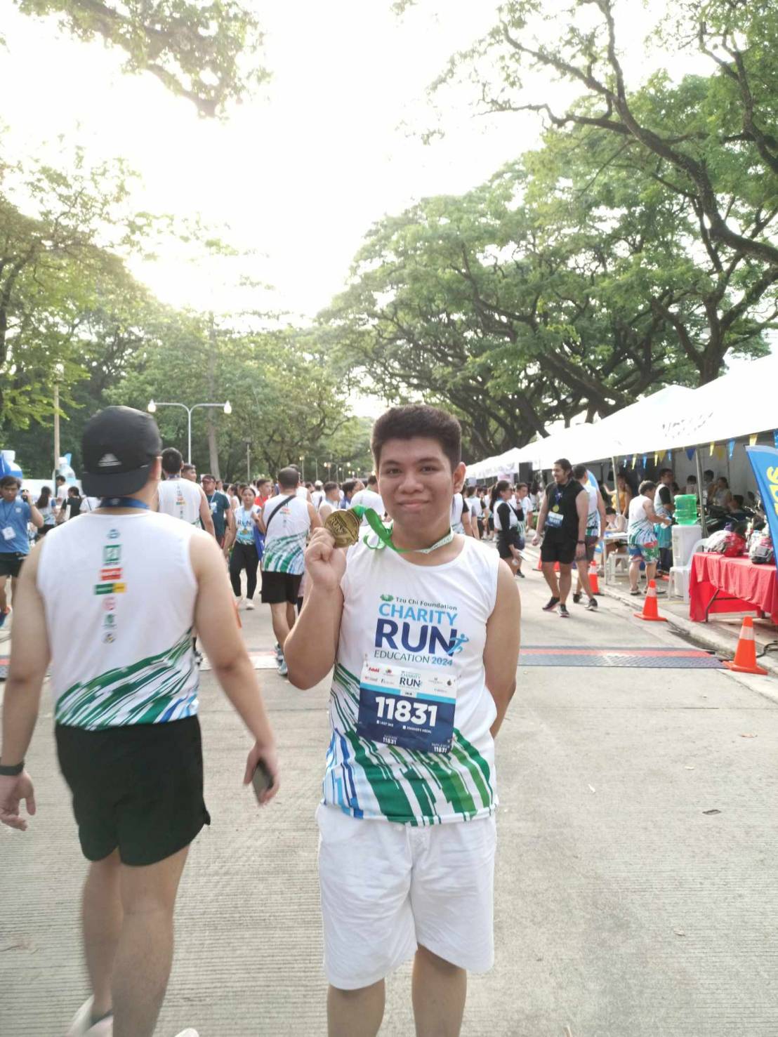 Leandro Peter Joshua Taton proudly shows his finisher’s medal after the race.