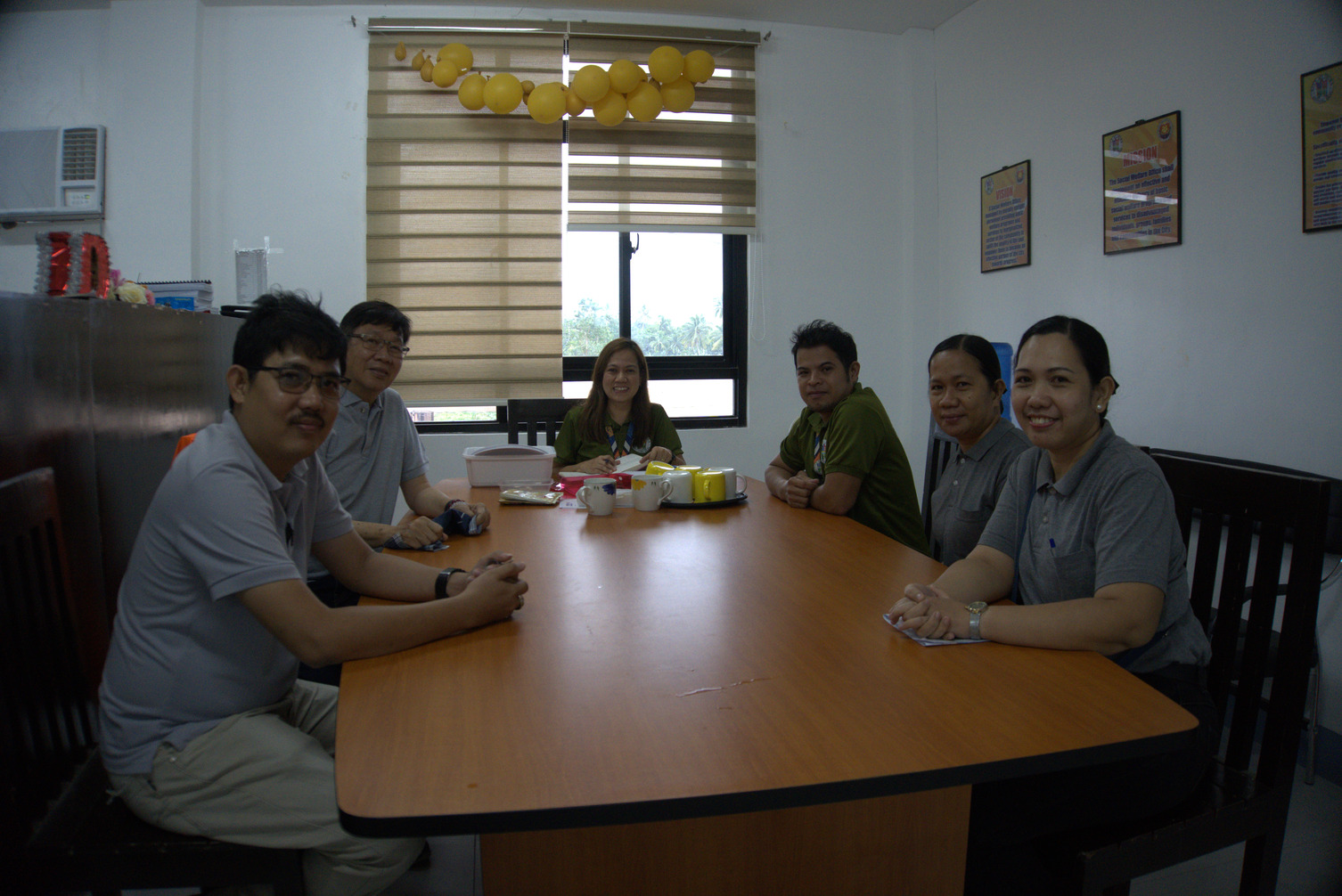 Tzu Chi Bicol volunteers met with the representatives of the Office of the City Social Welfare And Development in Camarines Sur to discuss the number of families affected.