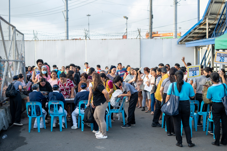 With collective efforts from Tzu Chi volunteers, staff, scholars, and local officials, the relief operation runs smoothly.