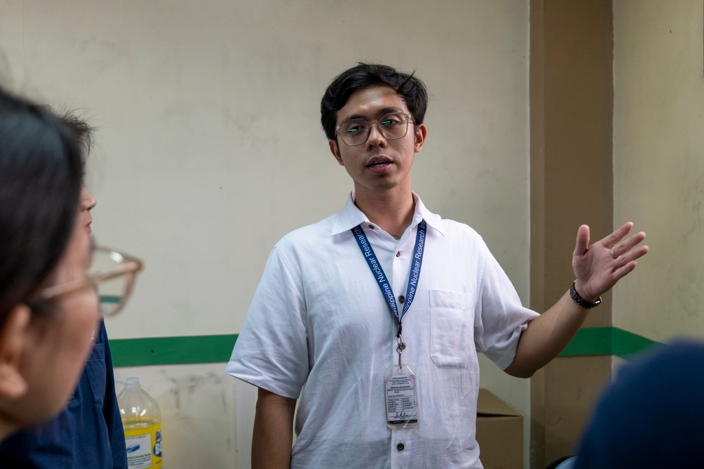 S&T Fellow and project leader Engr. Paolo Lazarte explains the goals of their “Irradiated Aquablocks Biofilm Carriers” project, which seeks to reclaim used water so that it may have a new purpose to communities.