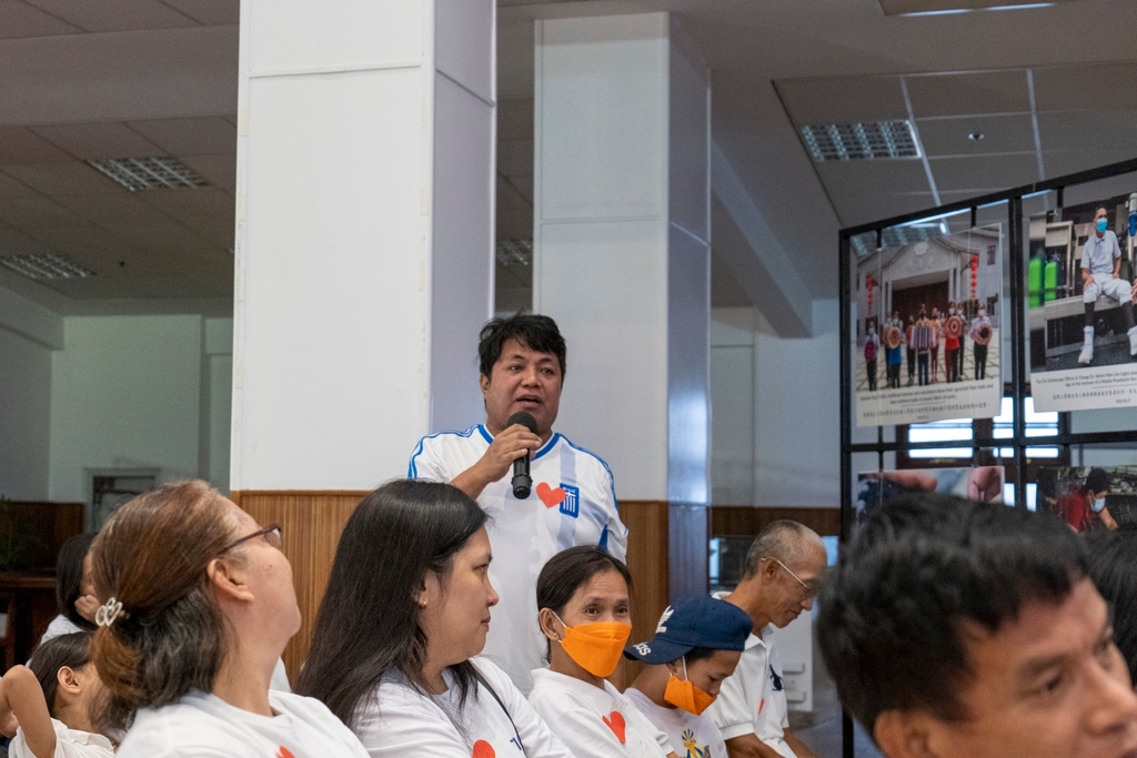 Tzu Chi scholars and parents among the medical assistance beneficiaries expressed their sentiments on filial piety or respect for parents and elders. 