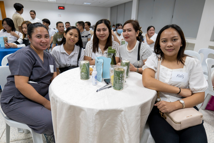 At Tzu Chi’s alumni homecoming for Technical-Vocational scholars last December 21, 105 graduates from the program’s different courses showed up to rekindle relationships with their peers and Tzu Chi volunteers.