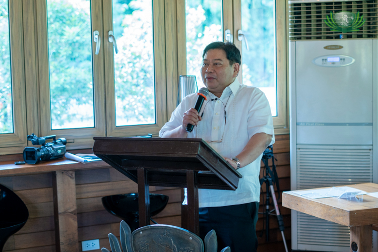 Philippines Orthopedic Center Medical Center Chief II Dr. Jose Brittanio Pujalte Jr. recalls how Tzu Chi Foundation supplied POC with personal protective equipment, face masks, and gloves during the pandemic. “This is a tremendous moment for our hospital,” he said of the MOA signing. “Even without this formalization of partnership, we can still work together because we have a common vision of helping the indigent patients of the hospital.”