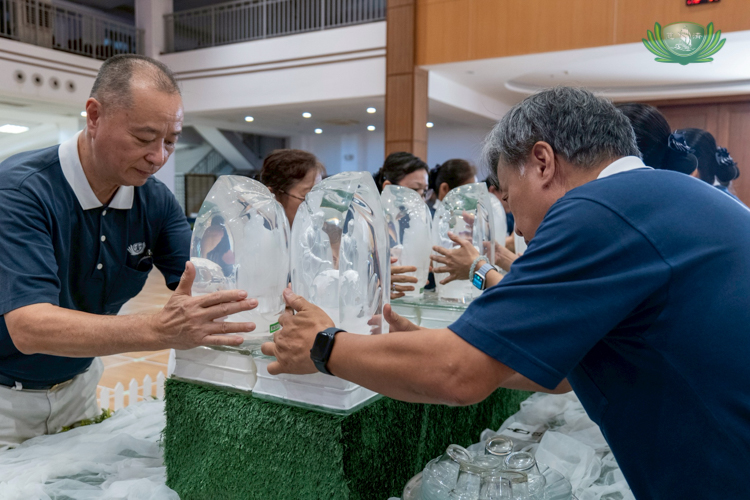 Preparations for the auspicious event began with the transfer and placement of crystal Buddhas in the Jing Si Auditorium.