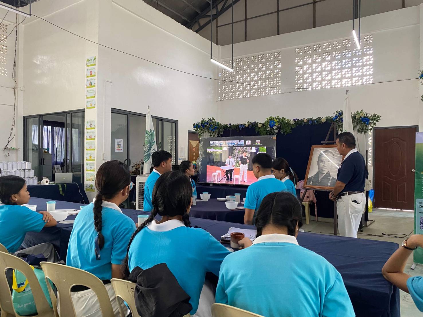In Tzu Chi Palo, Leyte, 31 scholars watch the Humanities class live-streamed from Manila.
