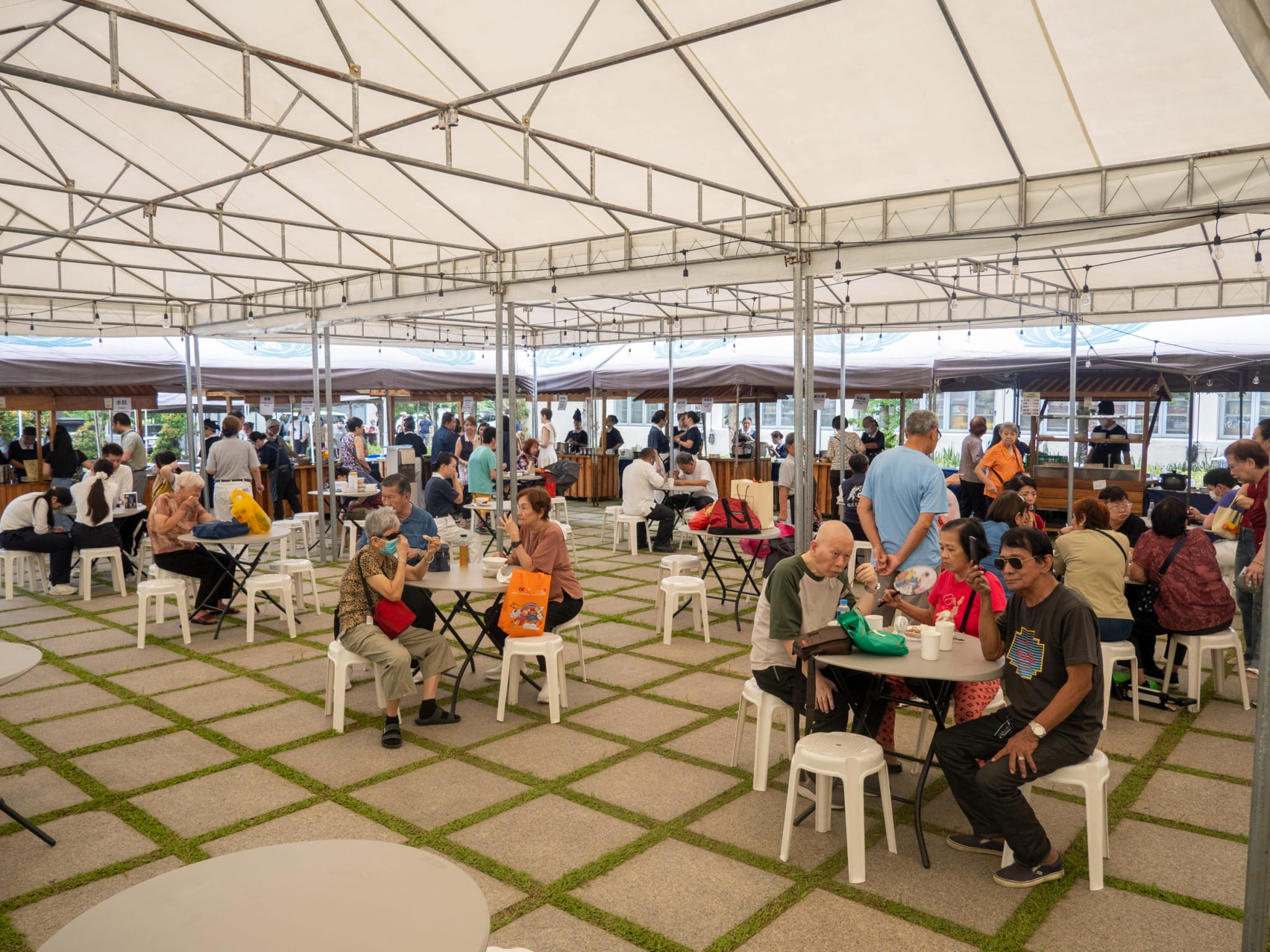 Good weather prevailed over the weekend event, allowing visitors to enjoy freshly cooked vegan meals in a canopy-covered dining area at the Plaza.