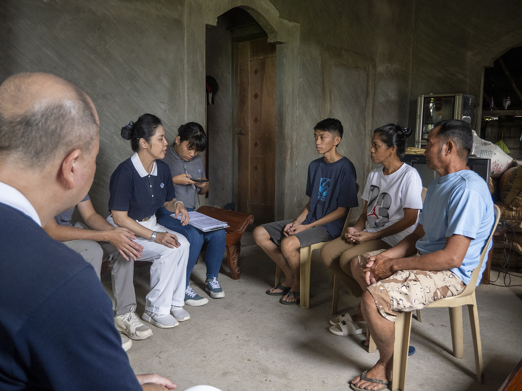 In 2023, Tzu Chi volunteers and staff visited Ron Velasquez’s home to better understand his family's circumstances and evaluate his eligibility for the scholarship program.