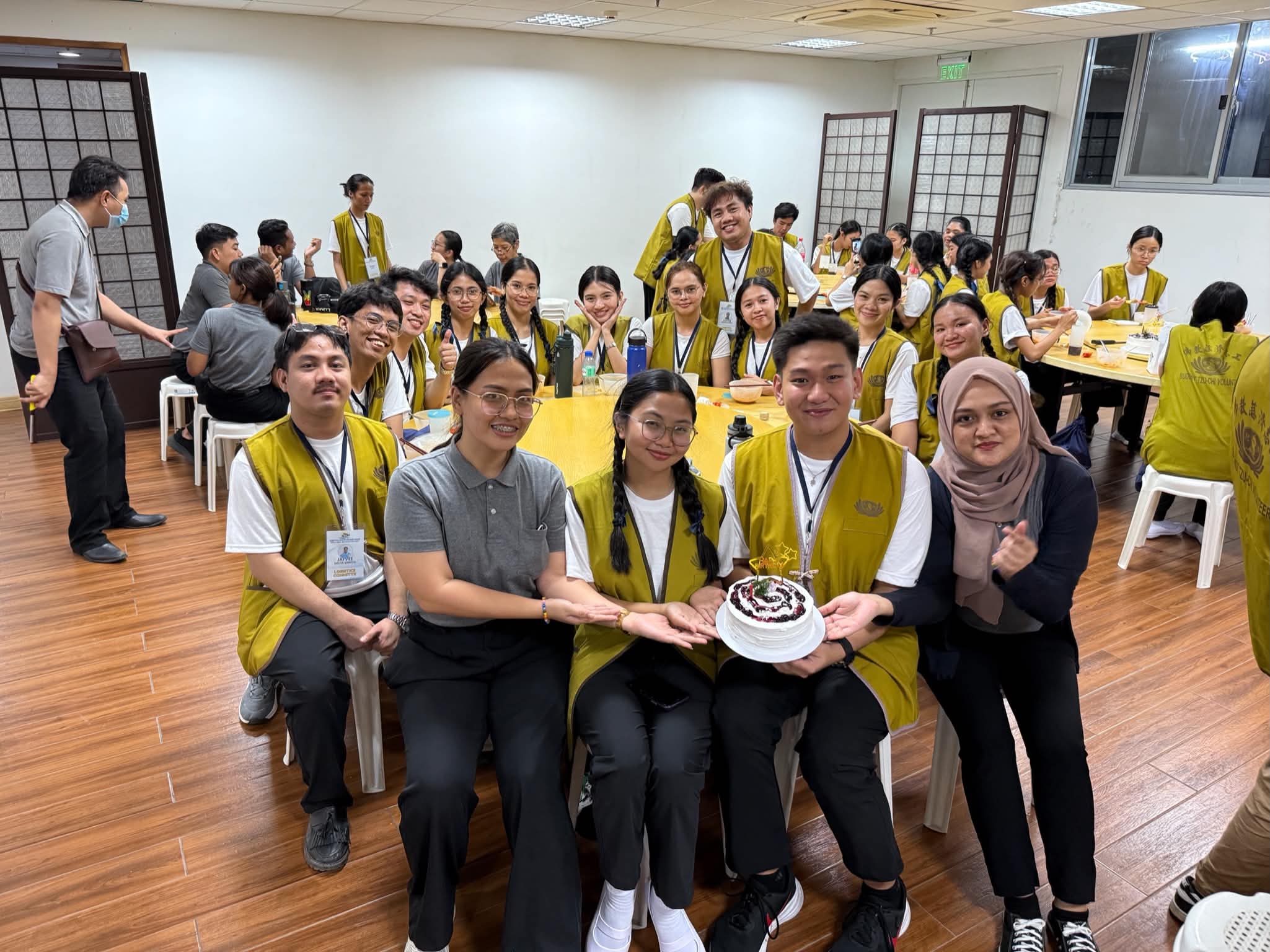 John Aaron Lim (front row, second from right) celebrates life’s small wins and birthdays with the friends who became part of his Tzu Chi scholarship journey. 