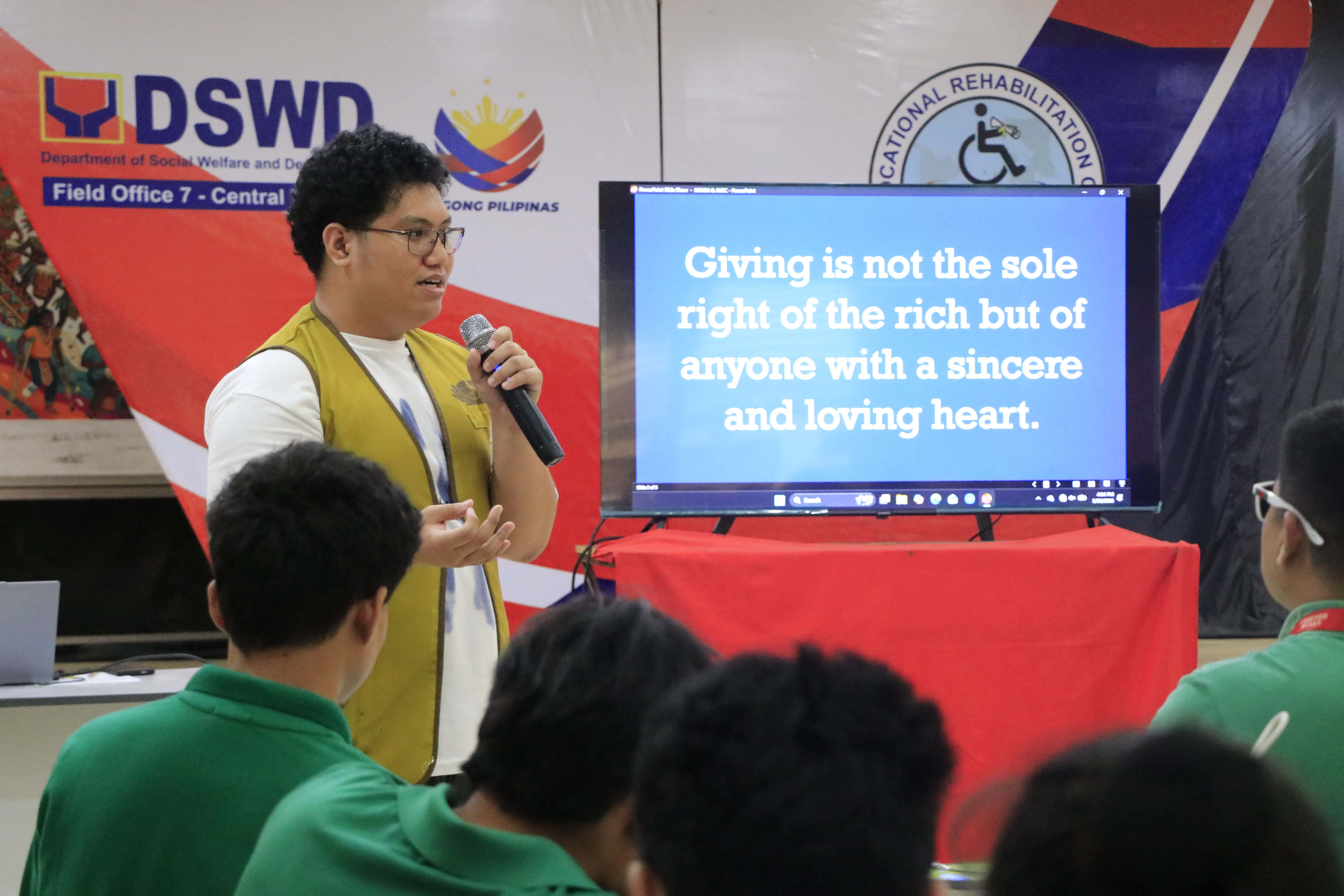 Sharing his learnings from Humanities class to the clients of Area Vocational Rehabilitation Center II during one of the Cebu Liaison’s bi-monthly feeding programs /Photo courtesy of Andrel Arreglado.