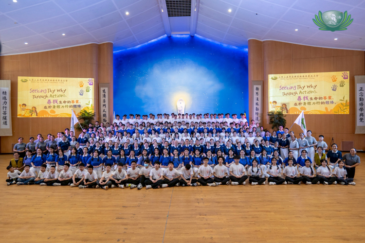Participants and organizers of the 2025 Tzu Chi Youth Camp gather for a group photo.