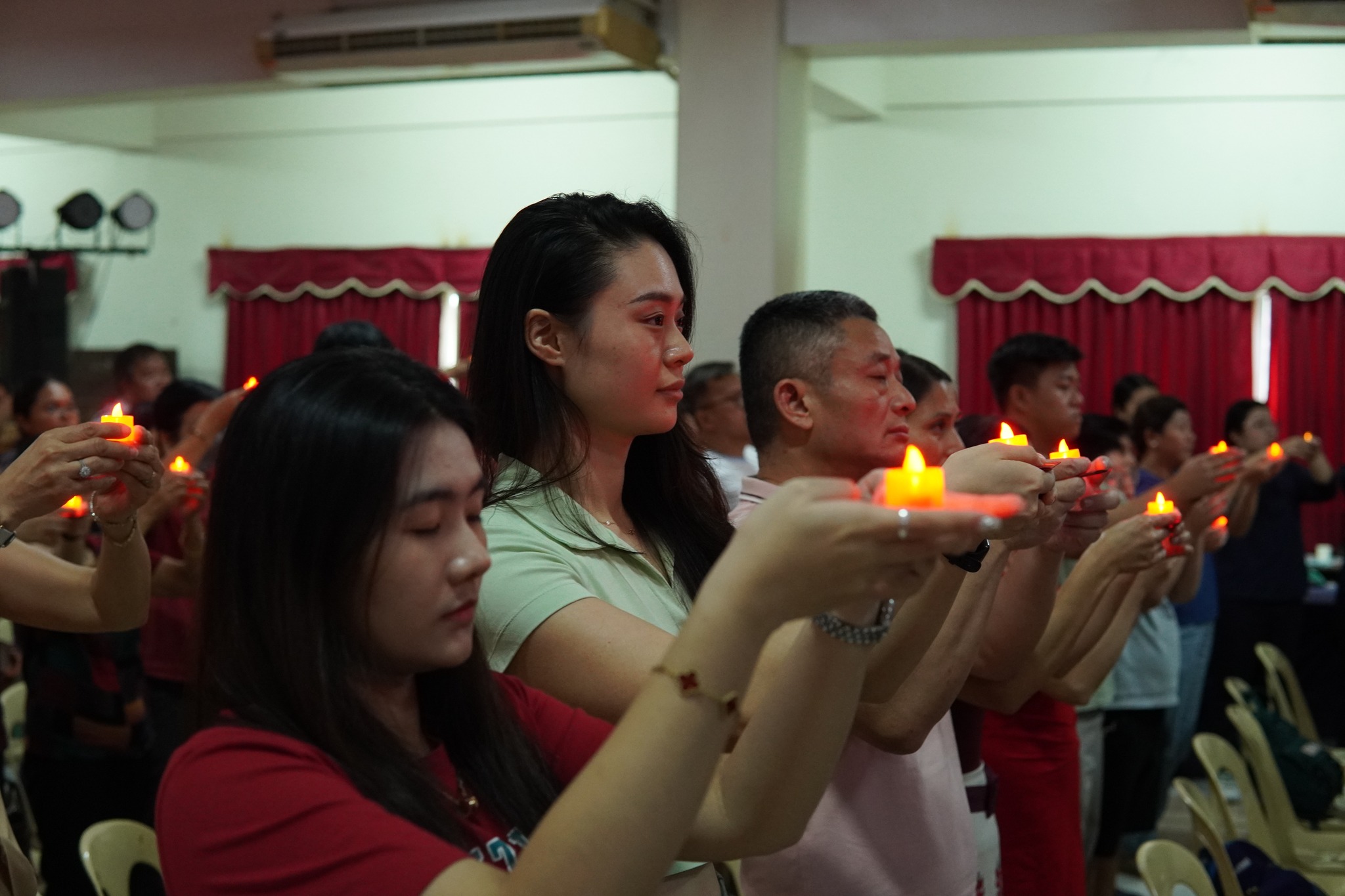 Candles symbolizes divine light guiding us through life’s journey.【Photo by Tzu Chi Davao】