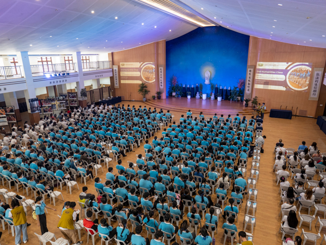 Tzu Chi scholars gather at the Jing Si Auditorium for monthly Humanity class. This September’s topic is on Tzu Chi Etiquette. 